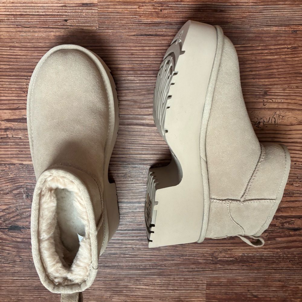 NWOT UGG Ultra Mini New Heights Boot - Picture 4 of 8